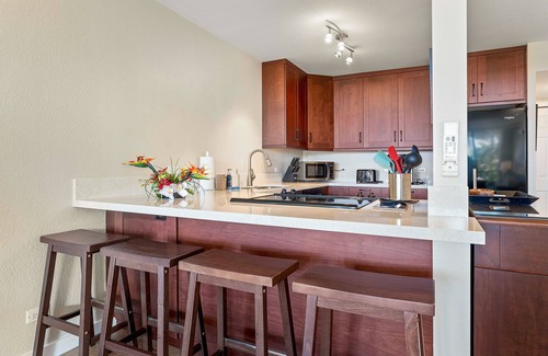 Kailua-Kona Condo | 🏖️Easy Walk to Village | Air-Conditioning | Ocean View | WIFI