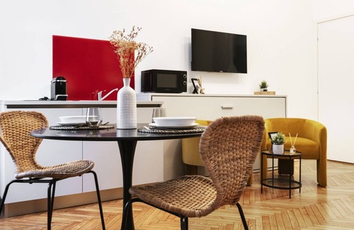 Central Station Apartment | Easylife-Sophisticated with Jacuzzi in Centrale