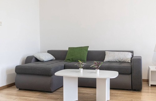 Wahring Apartment | Easystay 2BR Apt. near AKH- Perfect for Longstays