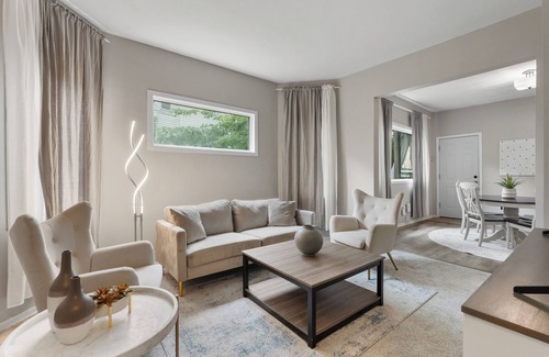 Whittier House | Eat Street Oasis with a luxury patio & fiber internet