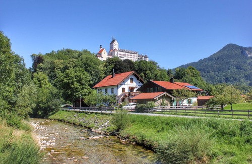 Hohenaschau im Chiemgau Apartment | Ebenerdige Ferienwohnung Schlossblick 60 qm, Separates Schlafzimmer, Terrasse