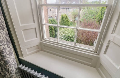 Hope Valley Cottage | EBENEZER HOUSE, pet friendly, character holiday cottage in Hope