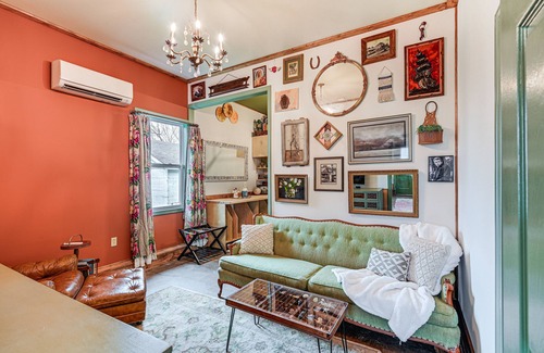 Glencliff Cottage | Eclectic Nashville Cottage ~ 5 Mi to Downtown!