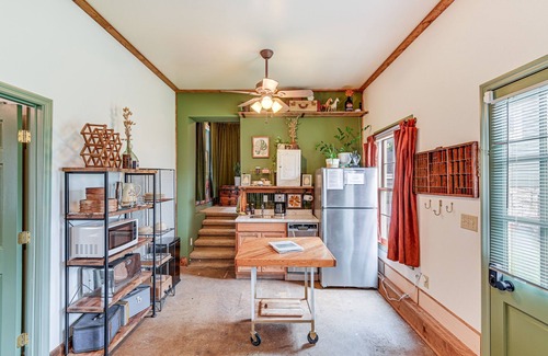Glencliff Cottage | Eclectic Nashville Cottage ~ 5 Mi to Downtown!
