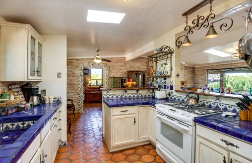 Tucson House | Eclectic Tucson Home 2 Mi to Saguaro National Park