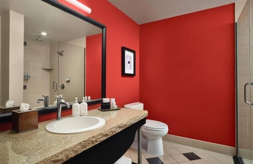 West Sedona Hotel | Eco-Friendly Comfort: Room with a Balcony & Soaking Tub