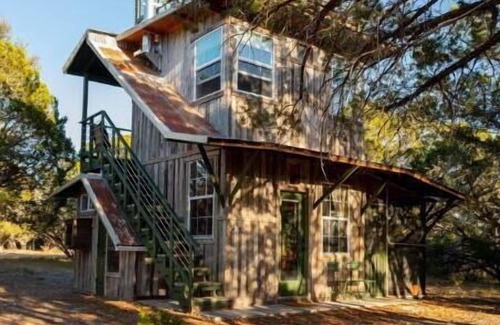 Blanco House | Eco Friendly Treehouse Retreat