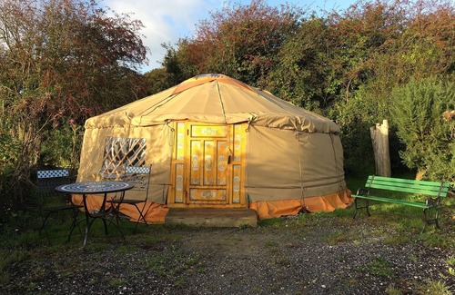 Whitegate House | Eco Glamping immersed in nature, ideal for family holidays and romantic getaways