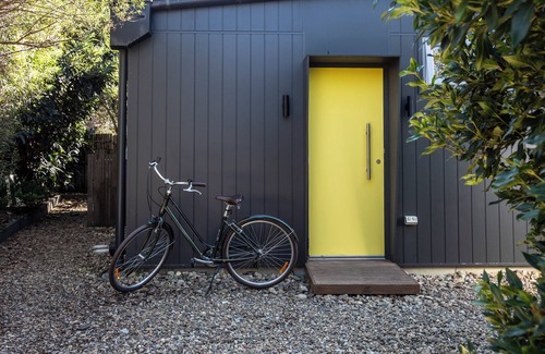 Dickson Apartment | Eco-Studio, 5 star space & location