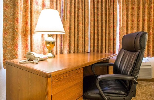 Stevens Point Hotel | Econo Lodge Inn And Suites