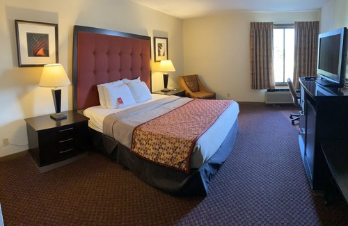 Stevens Point Hotel | Econo Lodge Inn And Suites