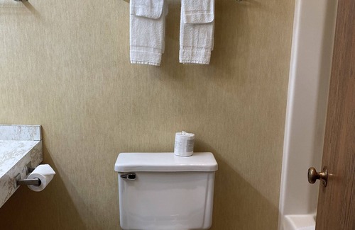 Stevens Point Hotel | Econo Lodge Inn And Suites