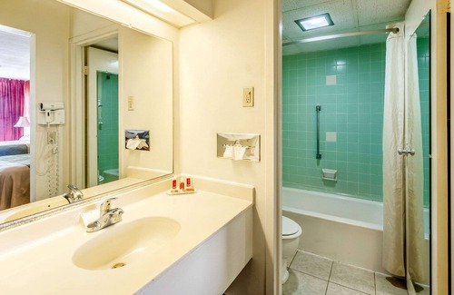 Martinsville Hotel | Econo Lodge Martinsville