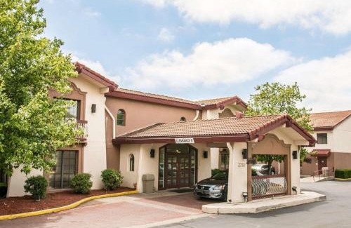 Kalamazoo Cabin | Econo Lodge