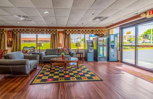 Mount Laurel Cabin | Econo Lodge