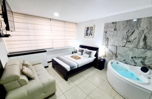 Puerto Santa Ana Apartment | Ecusuites Habitación VIP con Jacuzzi Hidro