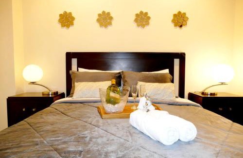 Puerto Santa Ana Apartment | Ecusuites Torre sol mall del sol