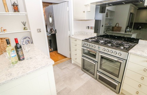 Appleby-in-Westmorland Cottage | EDEN COTTAGE, pet friendly, with open fire in Appleby-In-Westmorland
