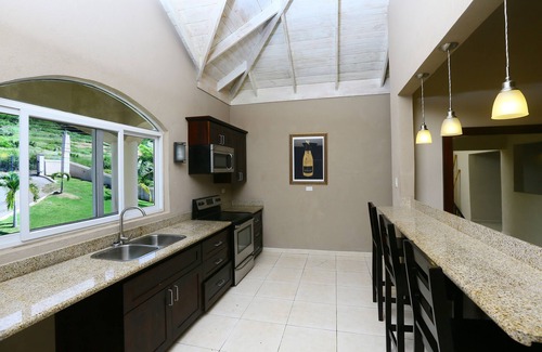 Whitehouse Apartment | Eden's Inn ~ Stylish 5* Penthouse ~ Breathtaking View!
