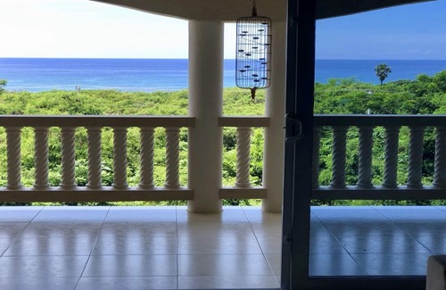 Whitehouse Apartment | Eden's Inn ~ Stylish 5* Penthouse ~ Breathtaking View!