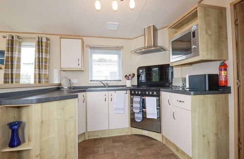 Par Cottage | EDEN WAY 45, pet friendly, country holiday cottage, with pool in Par