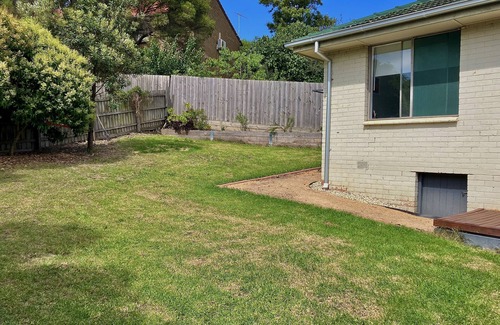 Coburg North House | Edgars Creek Retreat - Cozy Unit in Leafy Coburg. Perfect for couple or family