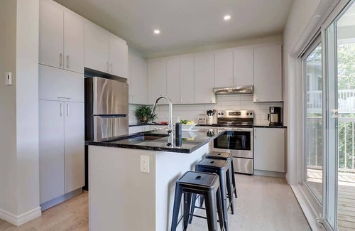 Stanstead Township Ski Chalet | Edge of Lake Lovering - Spa - Calypso