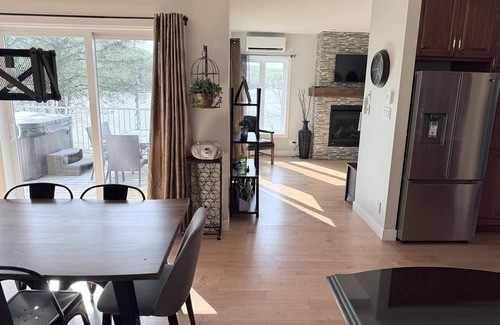 Stanstead Township Ski Chalet | Edge of Lake Lovering - Spa - Crépuscule