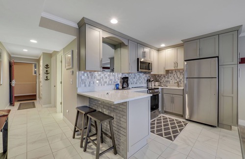 Charlevoix Condo | Edgewater Inn | Cozy Lakefront Escape | Pool, Hot Tub, Sauna | Full Kitchen