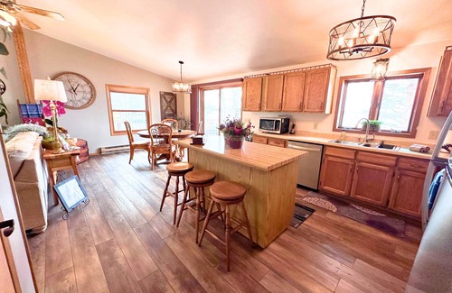 Phillips House | Edgewater Retreat | 2 Bed, 2 Bath