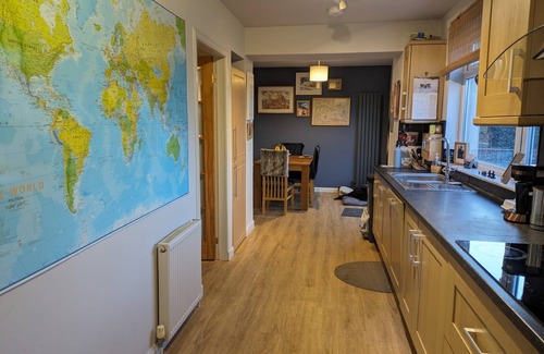 Currie House | Edinburgh Home from Home, A perfect location for the airport and the city.