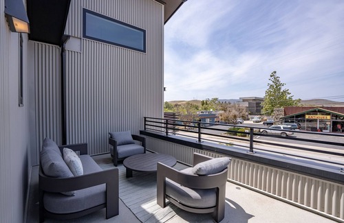 San Luis Obispo Apartment | Edna Suite at the Junction