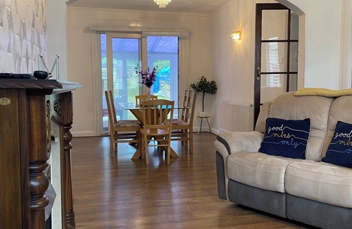 Kidbrooke with Hornfair House | EEJ Charming London 5 Bed Home - Greenwich