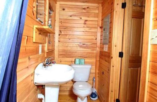 Centre Hall Cabin | Efficiency Cabin 44