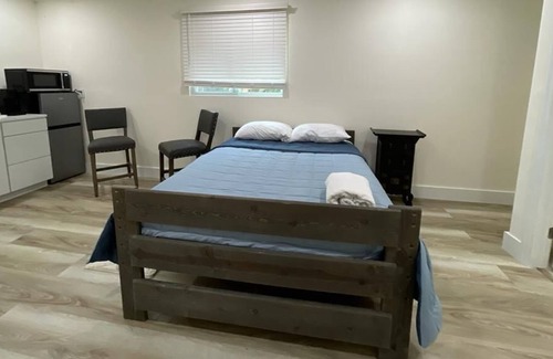 Hunt Club Cottage | Efficiency in a guest house close to Wellington