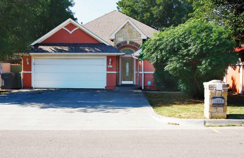 Central Oklahoma City House | Efficient and Modern home, Sleeps 8.