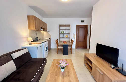 Chaika Apartment | Efir 2 - Comfortable 2-room apartment with balcony and washing machine