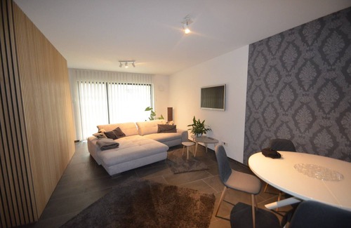 Merzig Apartment | EG Ferienwohnung Merzig Stadt 60 qm PKW Stellplatz im Innenhof