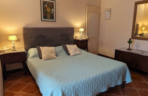 Tavers Bed & Breakfast | Eglantine Room: Charm in Loire Valley with Pool and Wifi