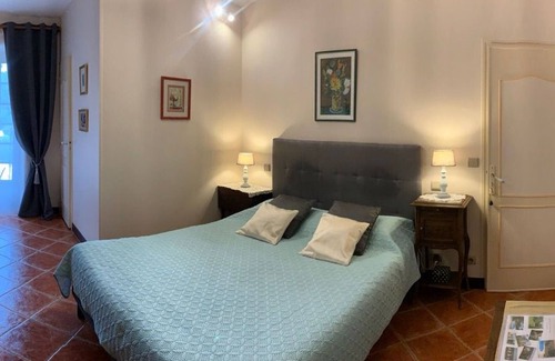 Tavers Bed & Breakfast | Eglantine Room: Charm in Loire Valley with Pool and Wifi