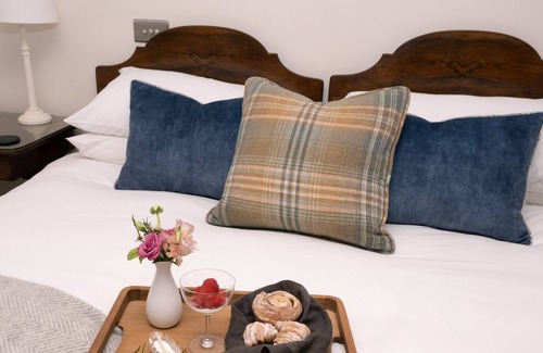 Stockbridge Cottage | EGREMONT RUSSET, THE APPLE ROOMS, pet friendly in Stockbridge