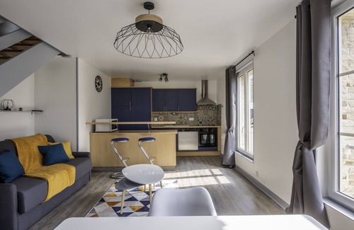 Dieppe Apartment | El arco iris between beach and port