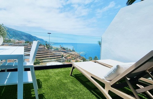 Realejo Alto Apartment | El BOLLULLO, vistas al mar y terraza privada
