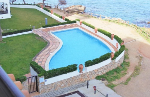 L'Escala Apartment | El CORAL Apartment with incredible sea views, community pool and parking