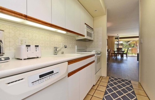 Kaanapali Condo | EL J209 Spacious Studio w AC Pool and Beach Cabana
