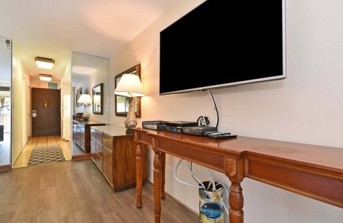 Kaanapali Condo | EL J209 Spacious Studio w AC Pool and Beach Cabana