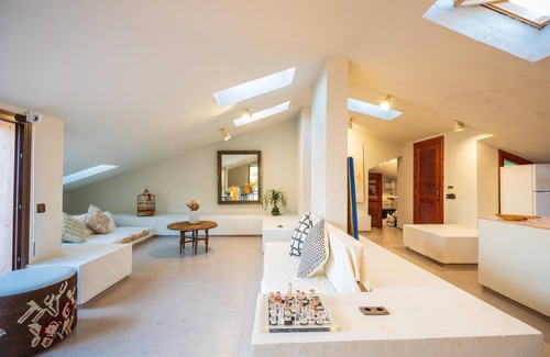 Urbanizacion el Rosario Villa | El Rosario 4 bedroom villa exquisite design 1300m2 plot with fully grown trees