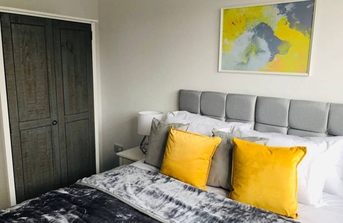 Peterborough Apartment | ELD1 - Large 2 bedrooms, Complimentary Netflix & Parking