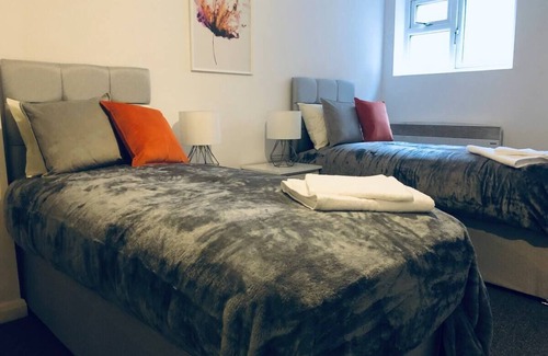 Peterborough Apartment | ELD6 - 2 bedroom, free parking and Netflix