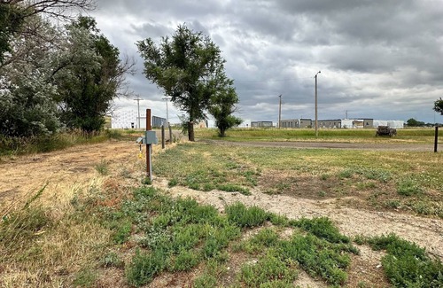 Miles City RV Rental | Electric Only RV Spot, with horse pens available!